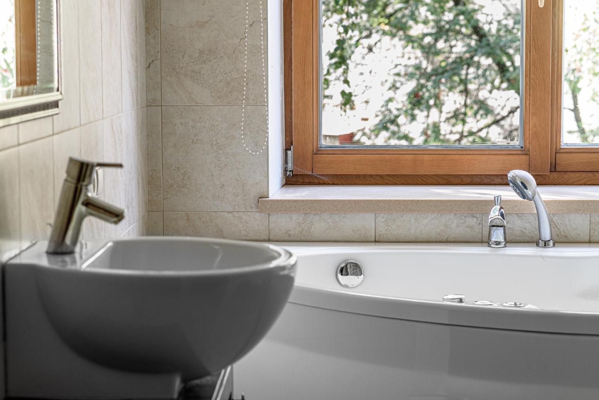 Jacuzzi Apartments X Free Parking X Self Check-In 24X7 By H&H Vilna Exterior foto